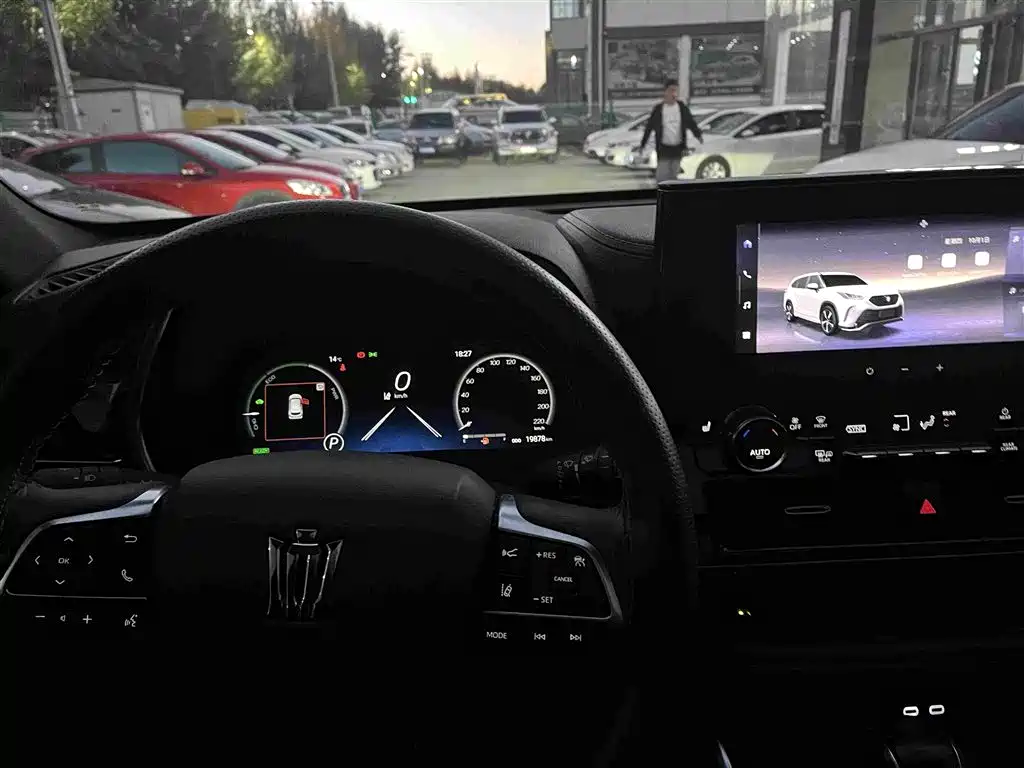 Toyota Crown Kluger — миниатюра 9