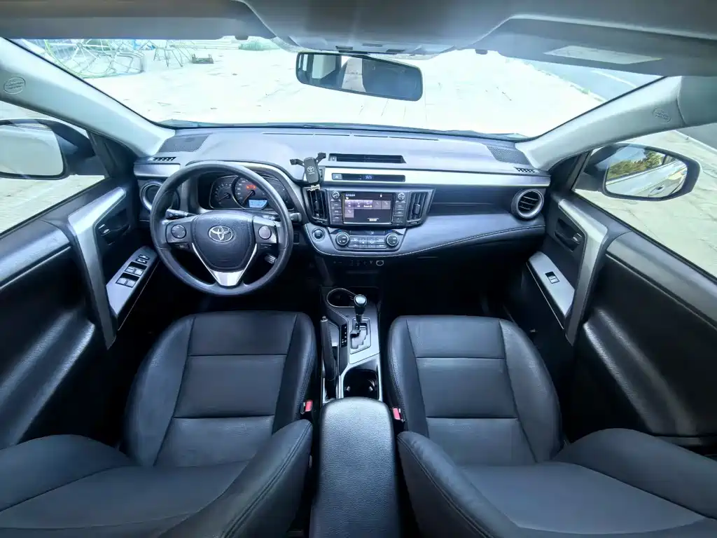 Toyota RAV4 — миниатюра 4