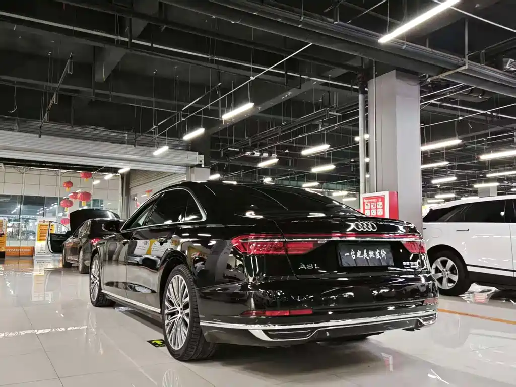AUDI A8