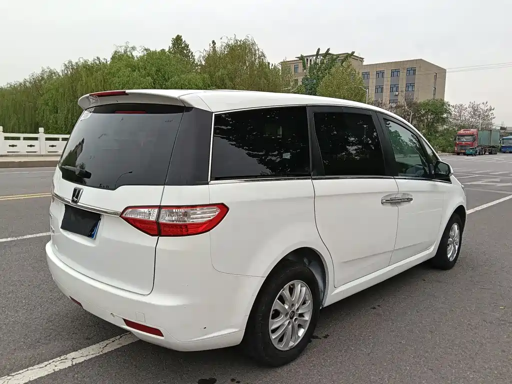 Luxgen Big 7 MPV — миниатюра 7