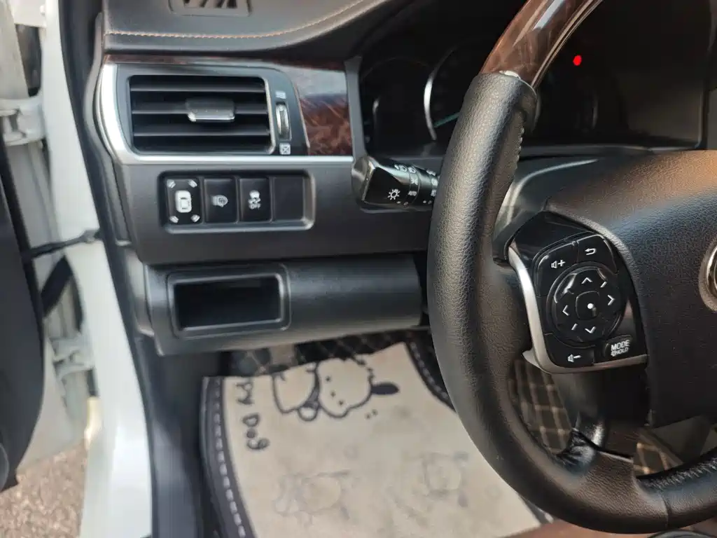 Toyota Camry — миниатюра 17