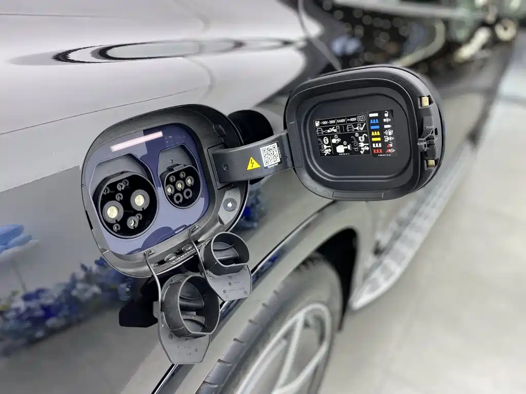 Mercedes-Benz EQS SUV — миниатюра 10