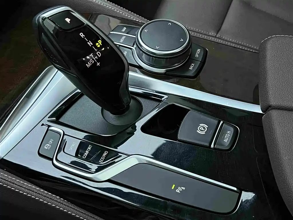 BMW 5 Series — миниатюра 12