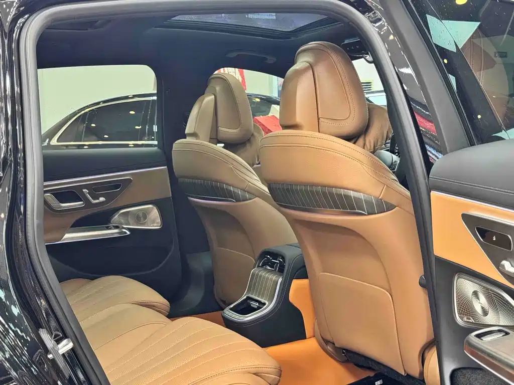 Mercedes-Benz E-Class — миниатюра 16