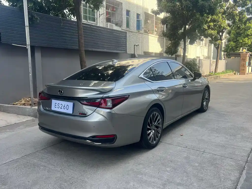 LEXUS ES