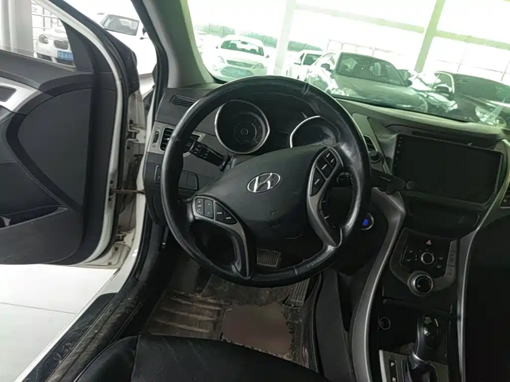 Hyundai Elantra Langdong — миниатюра 11