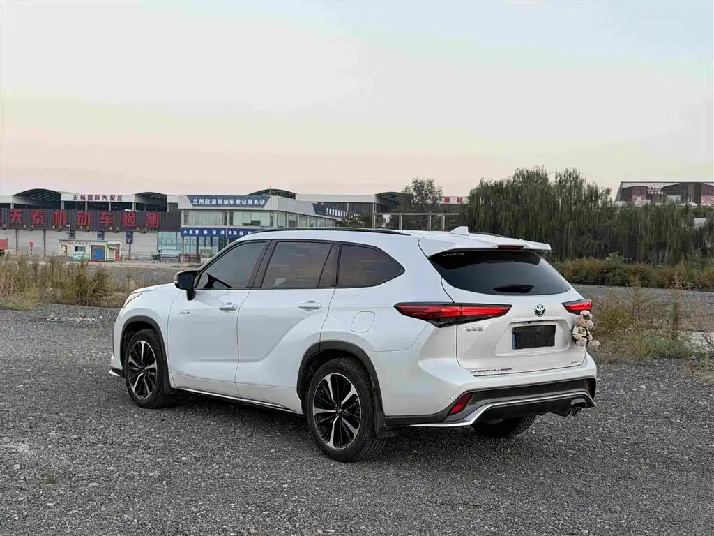 Toyota Crown Kluger — миниатюра 6