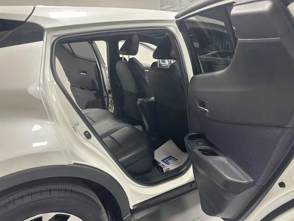 Toyota IZOA — миниатюра 13