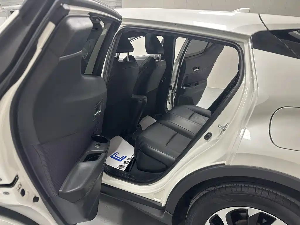 Toyota IZOA — миниатюра 12