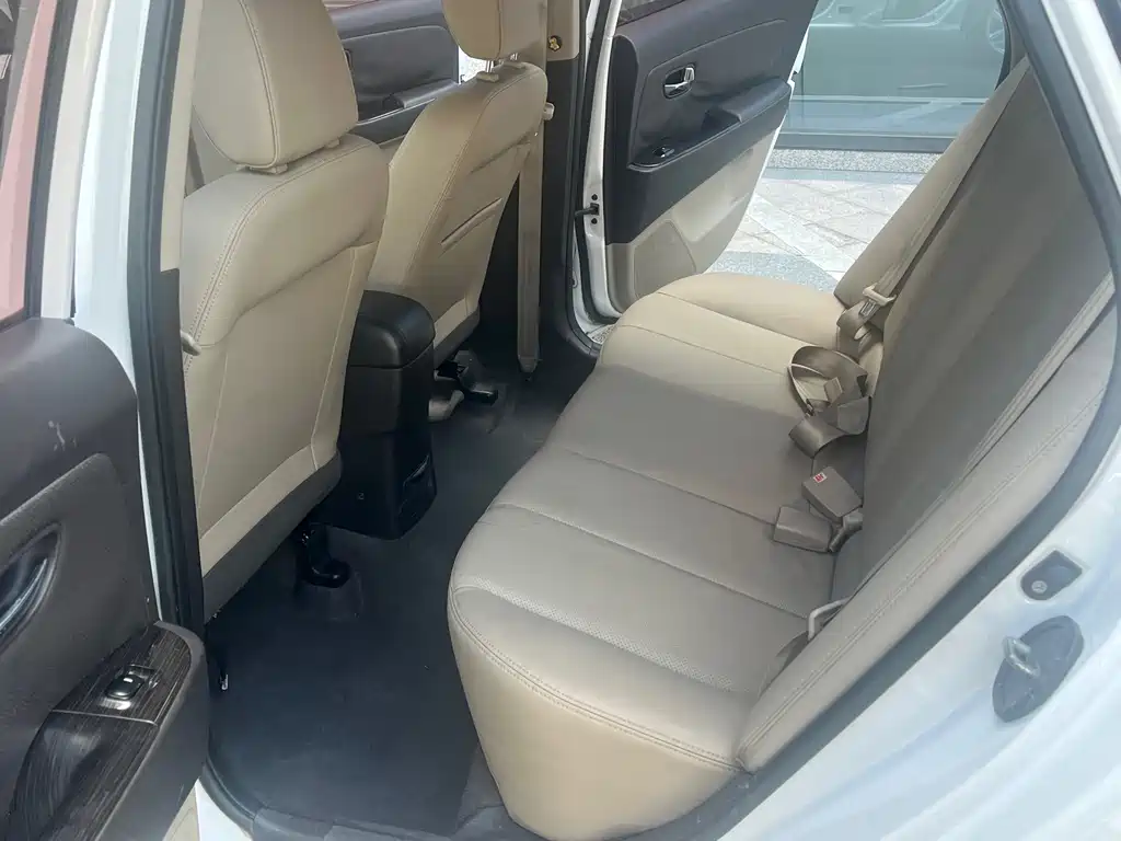 Hyundai Elantra — миниатюра 8