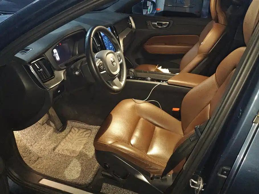 Volvo XC60 2023 B5 Luxury