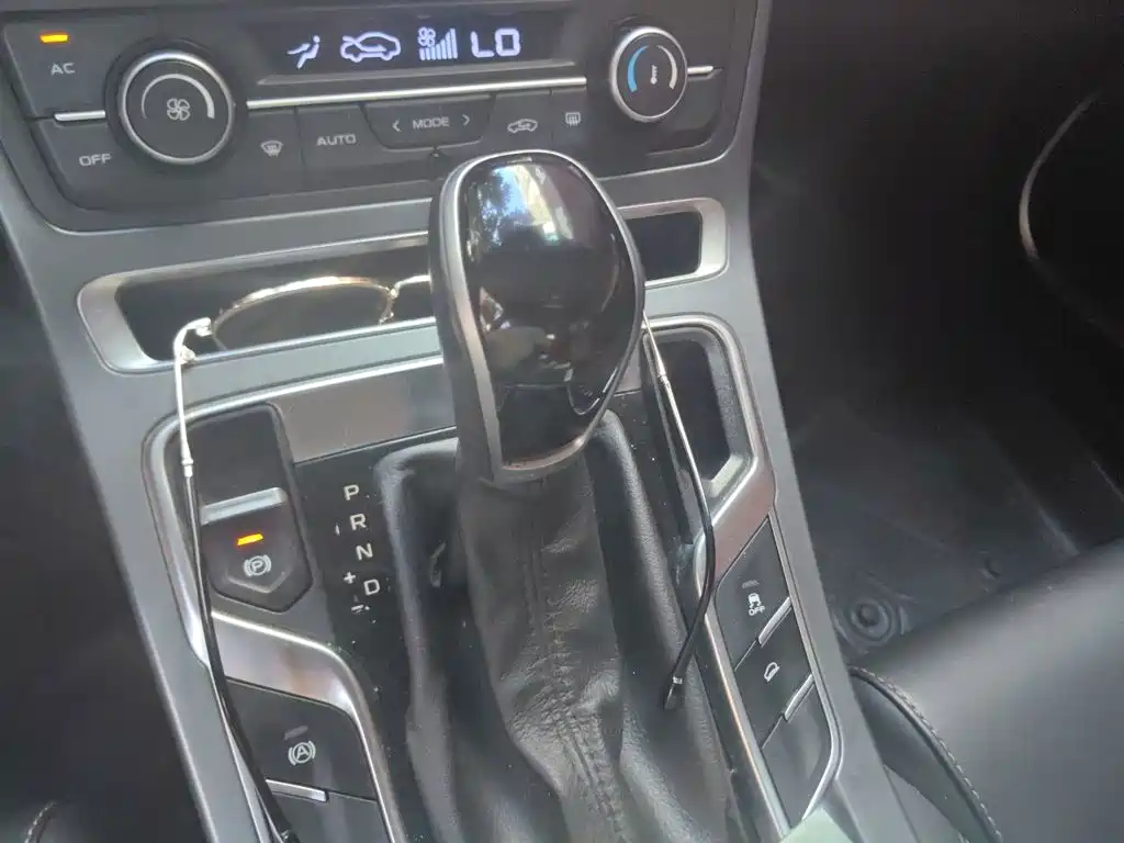 Geely Vision S1 — миниатюра 7