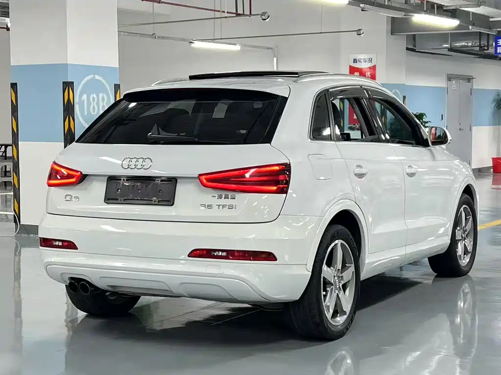 AUDI Q3