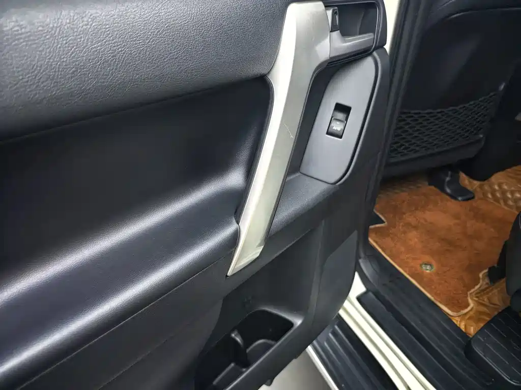 Toyota Prado — миниатюра 16