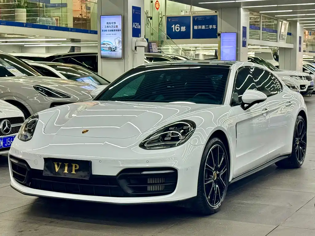 PORSCHE PANAMERA