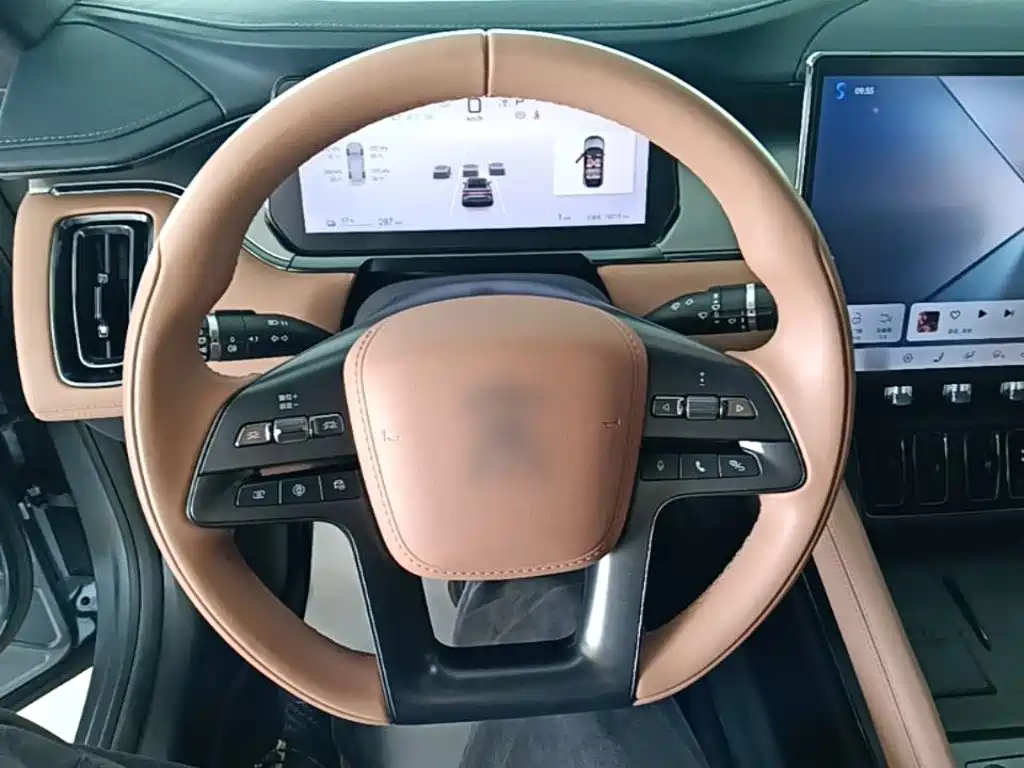 BYD L EV — миниатюра 11