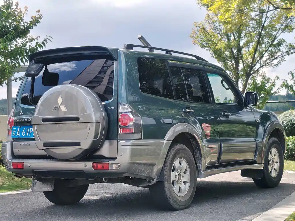 Mitsubishi Pajero — миниатюра 8