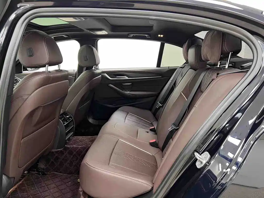 BMW 5 Series — миниатюра 13