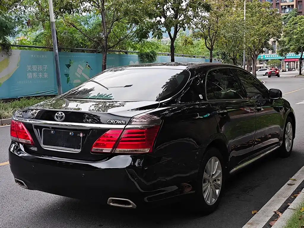 Toyota Crown — миниатюра 14