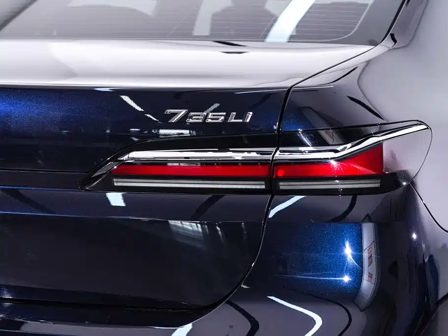 BMW 7 Series — миниатюра 11