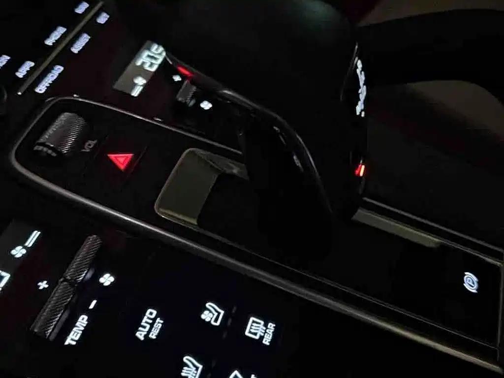 Porsche Cayenne — миниатюра 5