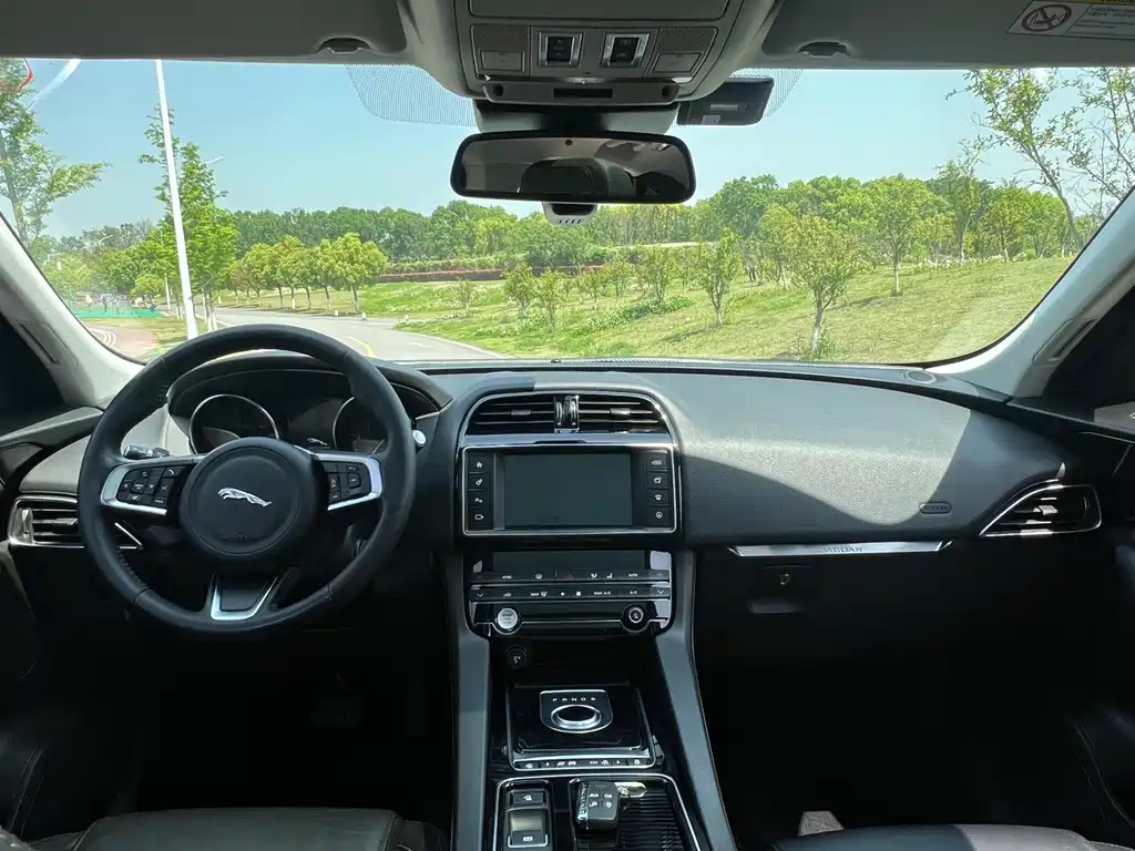 Jaguar F-PACE — миниатюра 10