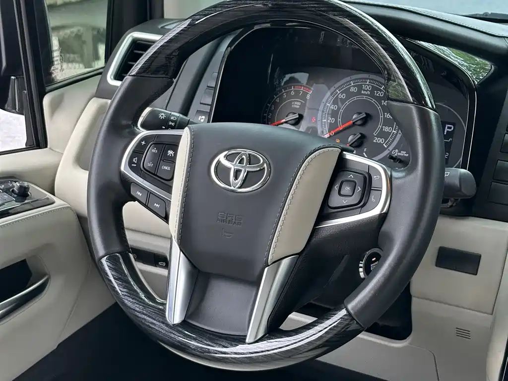 Toyota Hiace — миниатюра 22