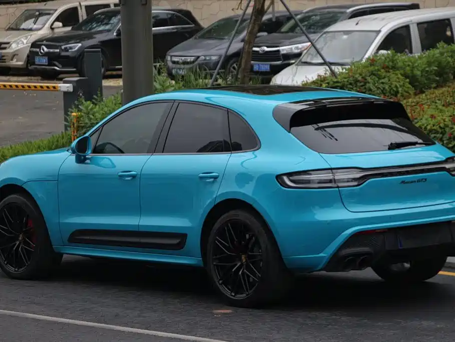 PORSCHE MACAN