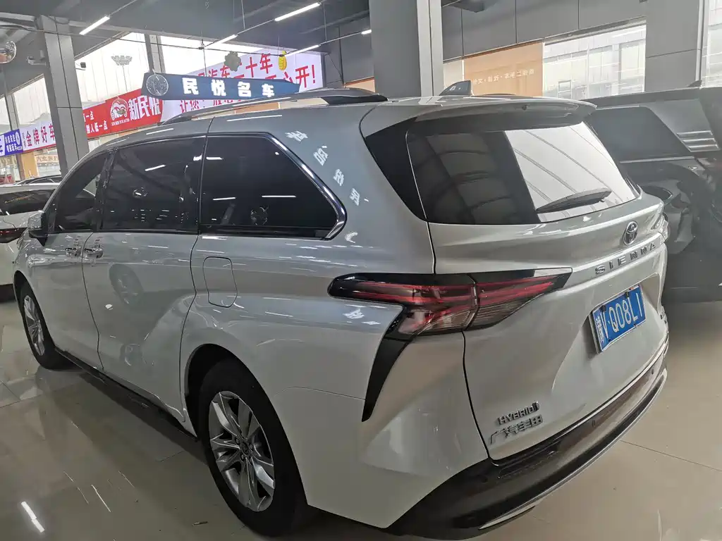 TOYOTA SIENNA