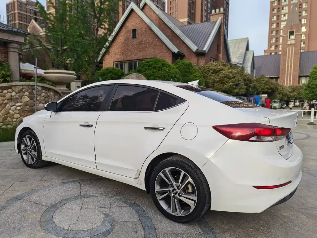 Hyundai Elantra — миниатюра 7