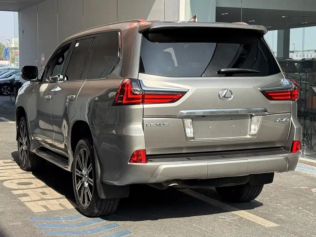 LEXUS LX