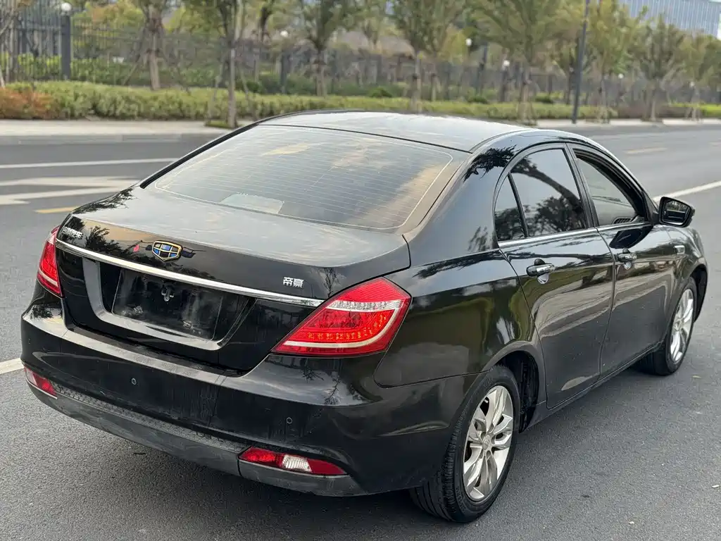 Geely Emgrand — миниатюра 3