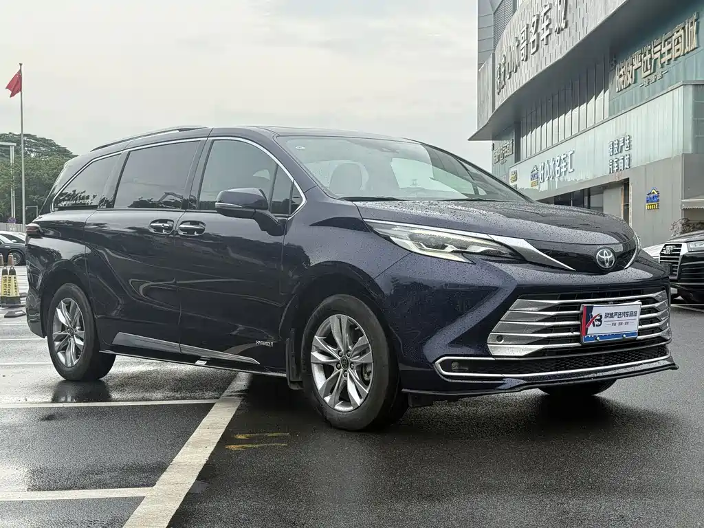 Toyota Sienna — миниатюра 3