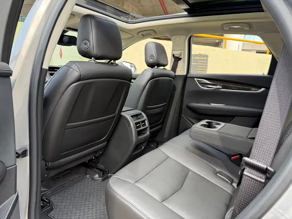 Cadillac XT5 — миниатюра 8