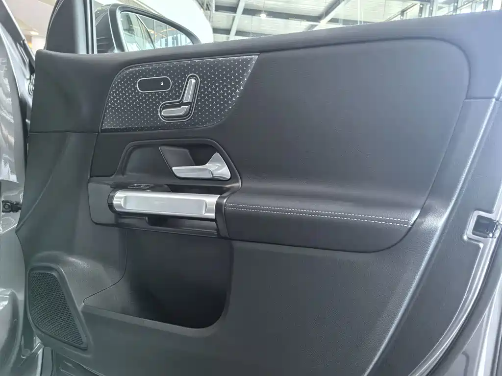 Mercedes-Benz EQB - фото 15
