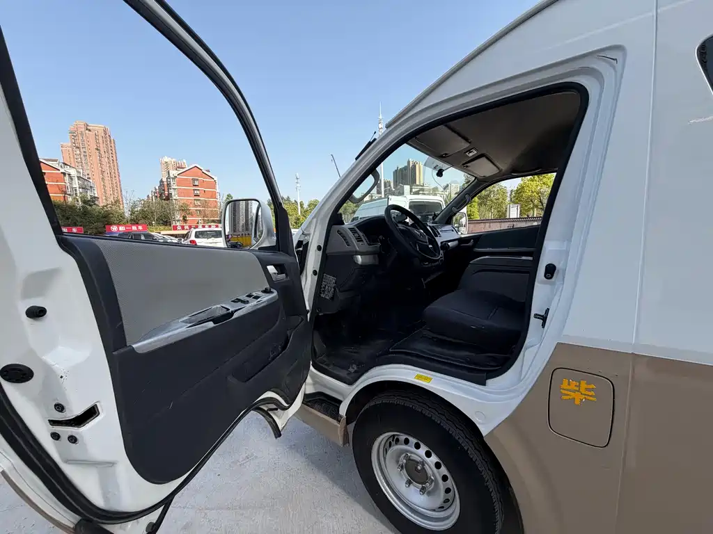 Foton G9 2020 2.8T 9 мест 4J28TC3