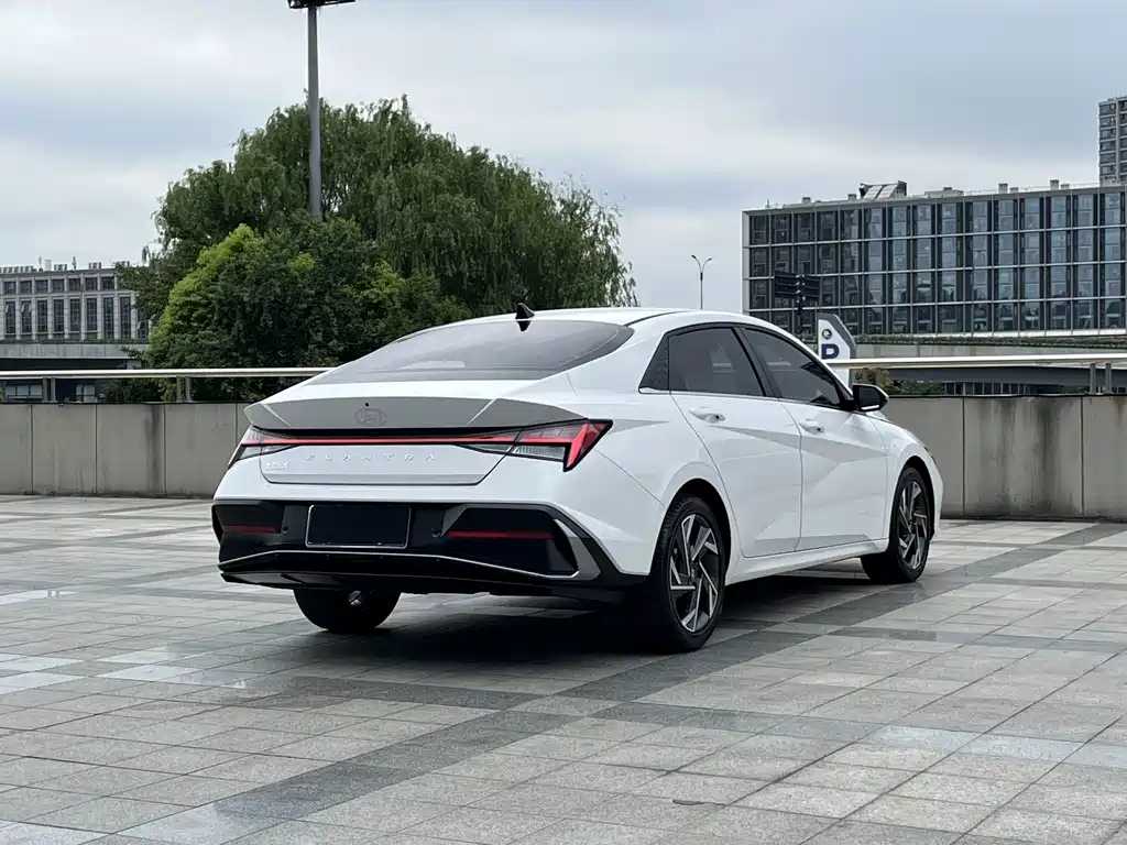 Hyundai Elantra — миниатюра 16