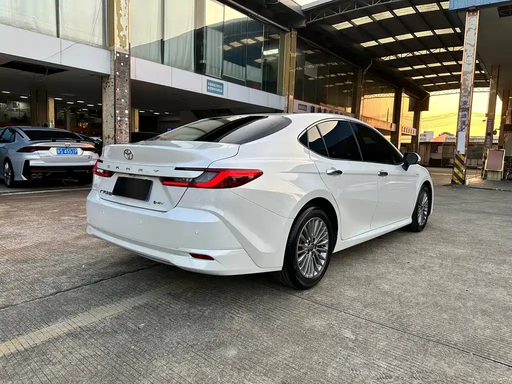 Toyota Camry — миниатюра 6