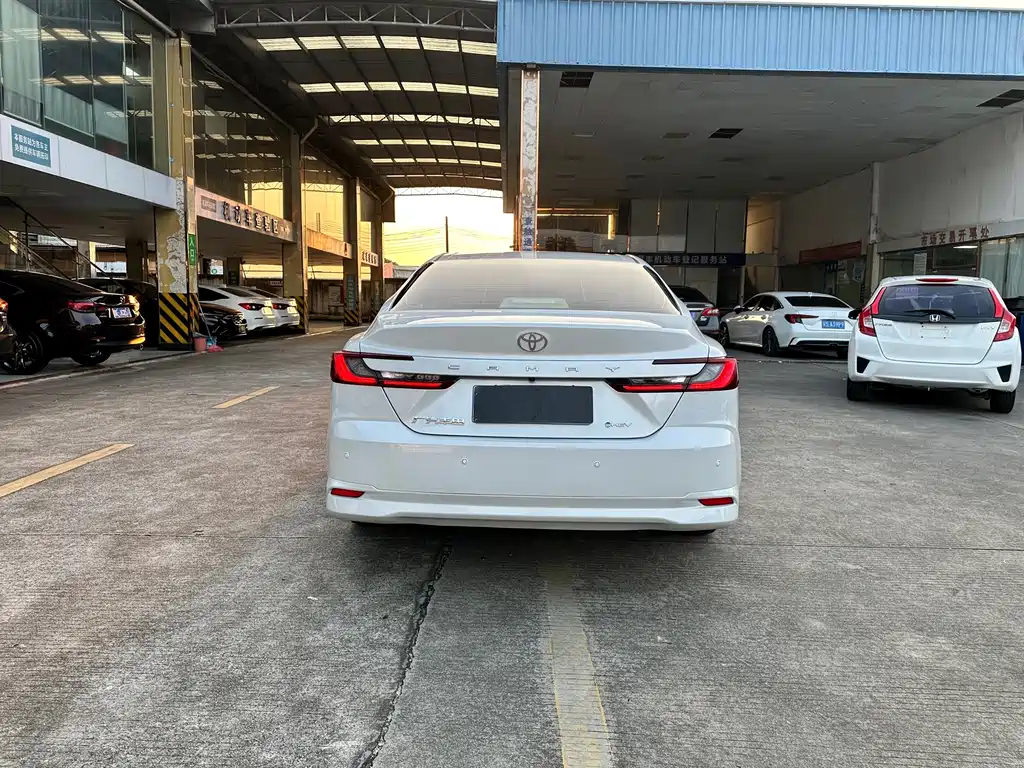 Toyota Camry — миниатюра 5
