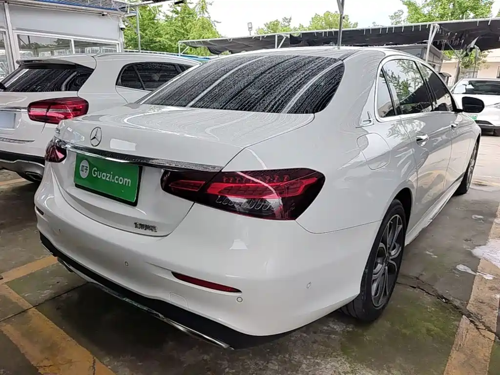 Mercedes-Benz E-Class — миниатюра 7