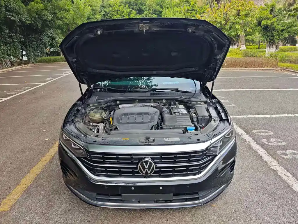 VOLKSWAGEN PASSAT