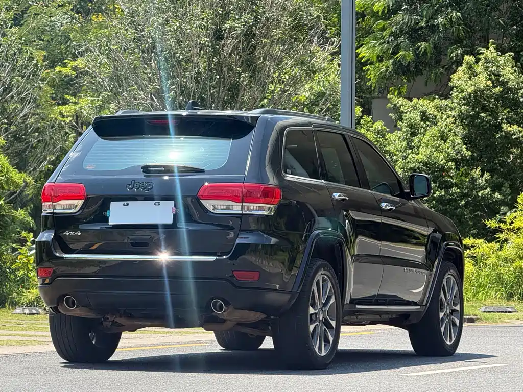 Jeep Grand Cherokee (Import) — миниатюра 4
