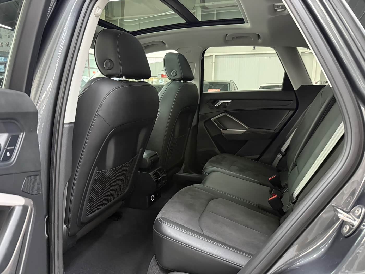 Audi Q3 1.4 л 2022 г. Серебристо-серый, пробег 39000 км