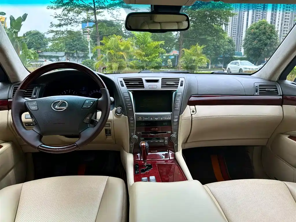 Lexus LS 2010 460L Luxury