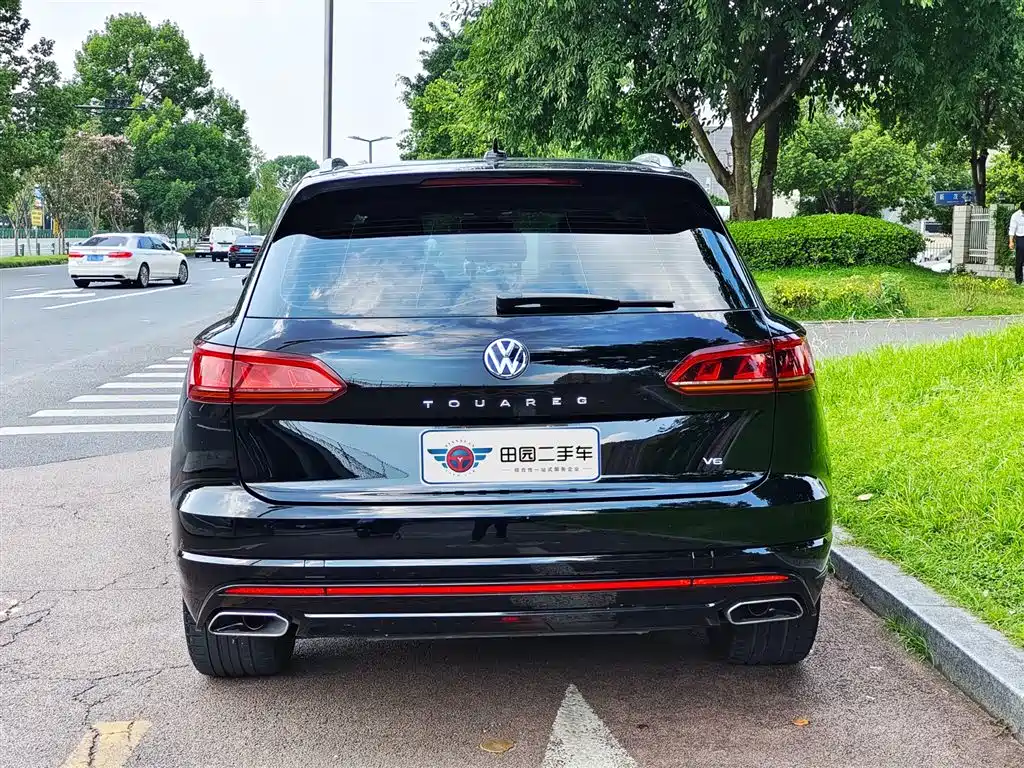 VOLKSWAGEN TOUAREG