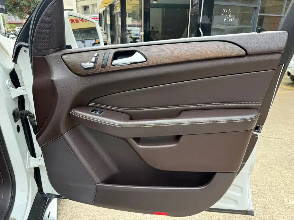 Mercedes-Benz GLE (Import) — миниатюра 24