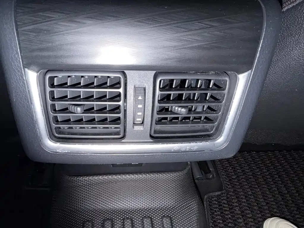 Toyota Camry — миниатюра 12
