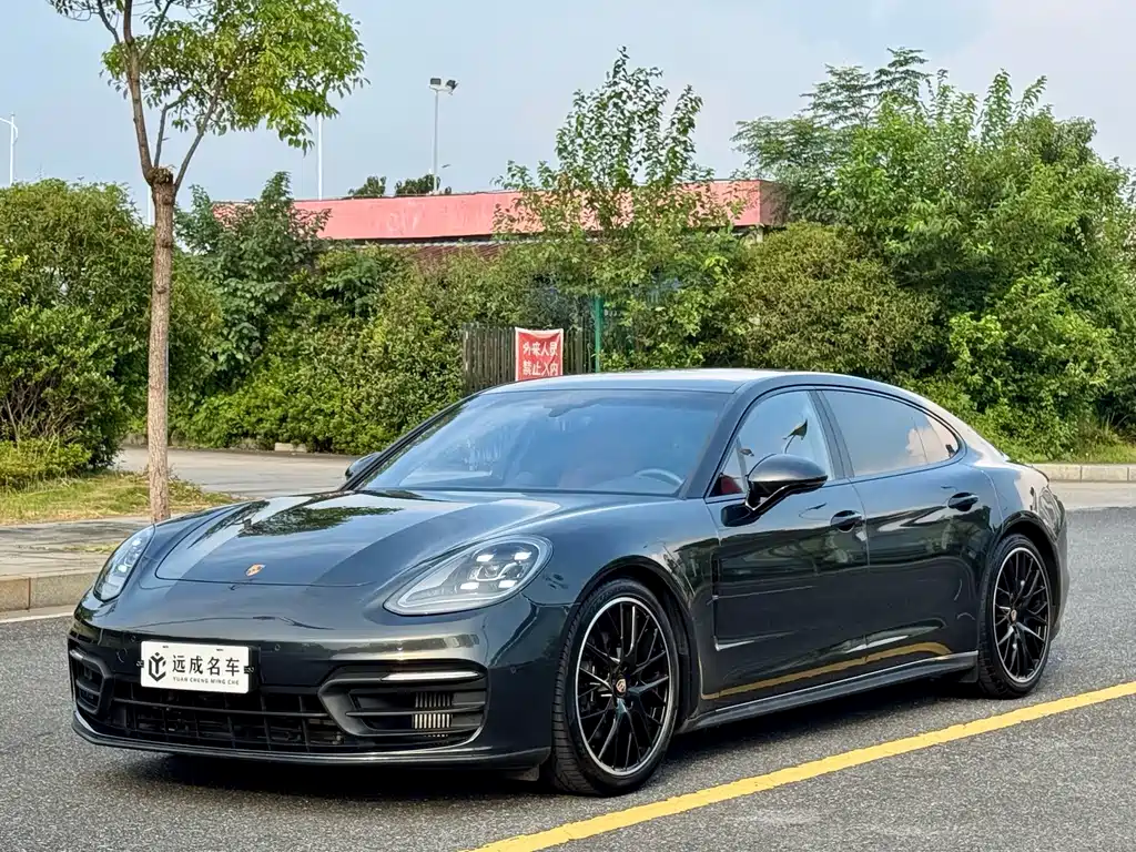 Porsche Panamera 2023 — фото 1