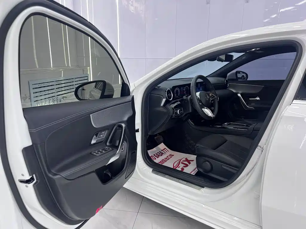 Mercedes-Benz A-Class — миниатюра 7