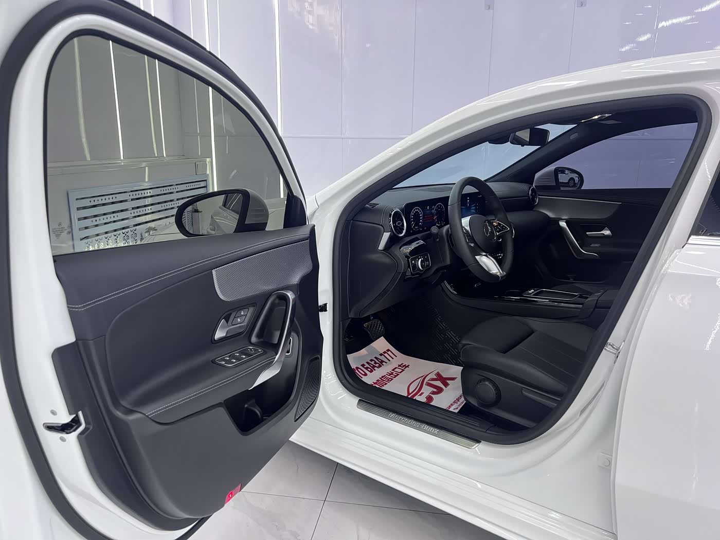 Mercedes-Benz A-Class 1.3 л 2024 г. Белый, пробег 10000 км